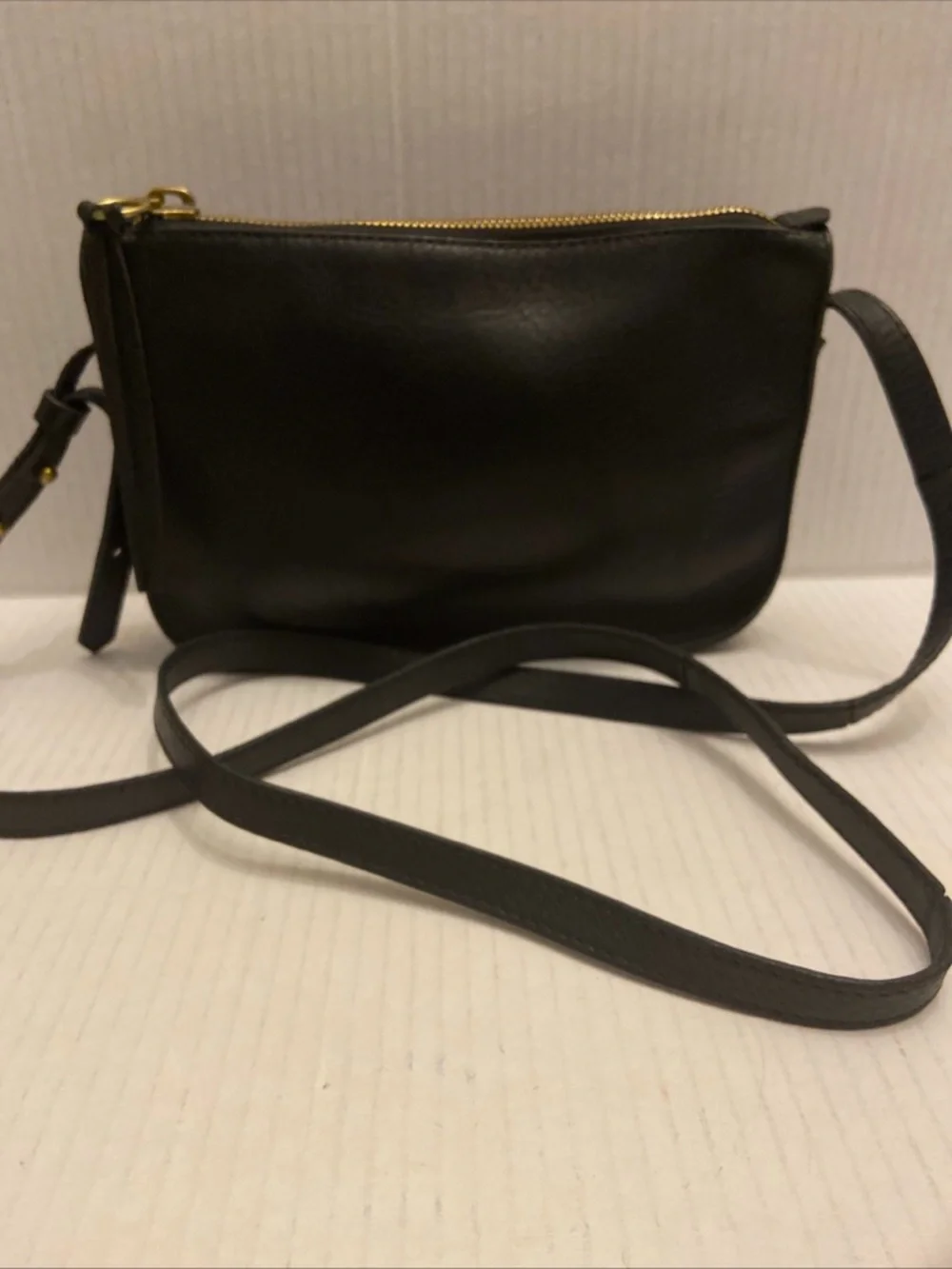MADEWELL The Simple Crossbody Bag in True Black. - Picture 2 of 14